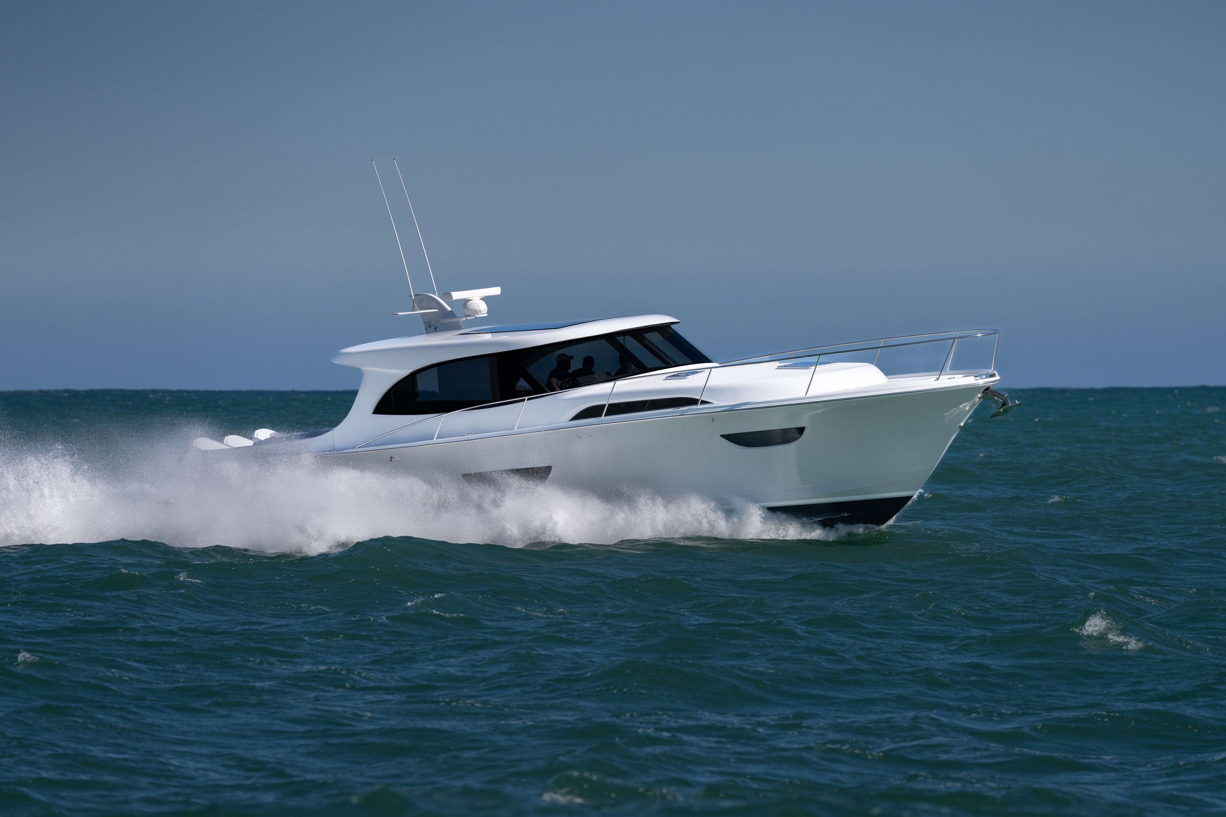 Eclipse 505 Shadow motor yacht exterior