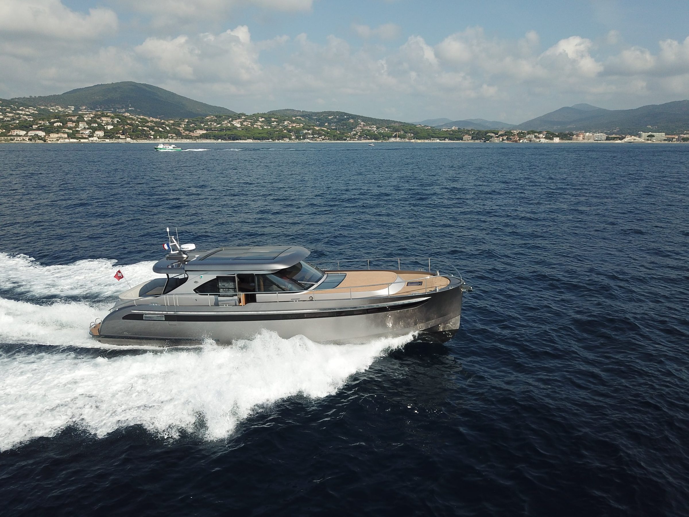 Steeler 52S motor yacht exterior