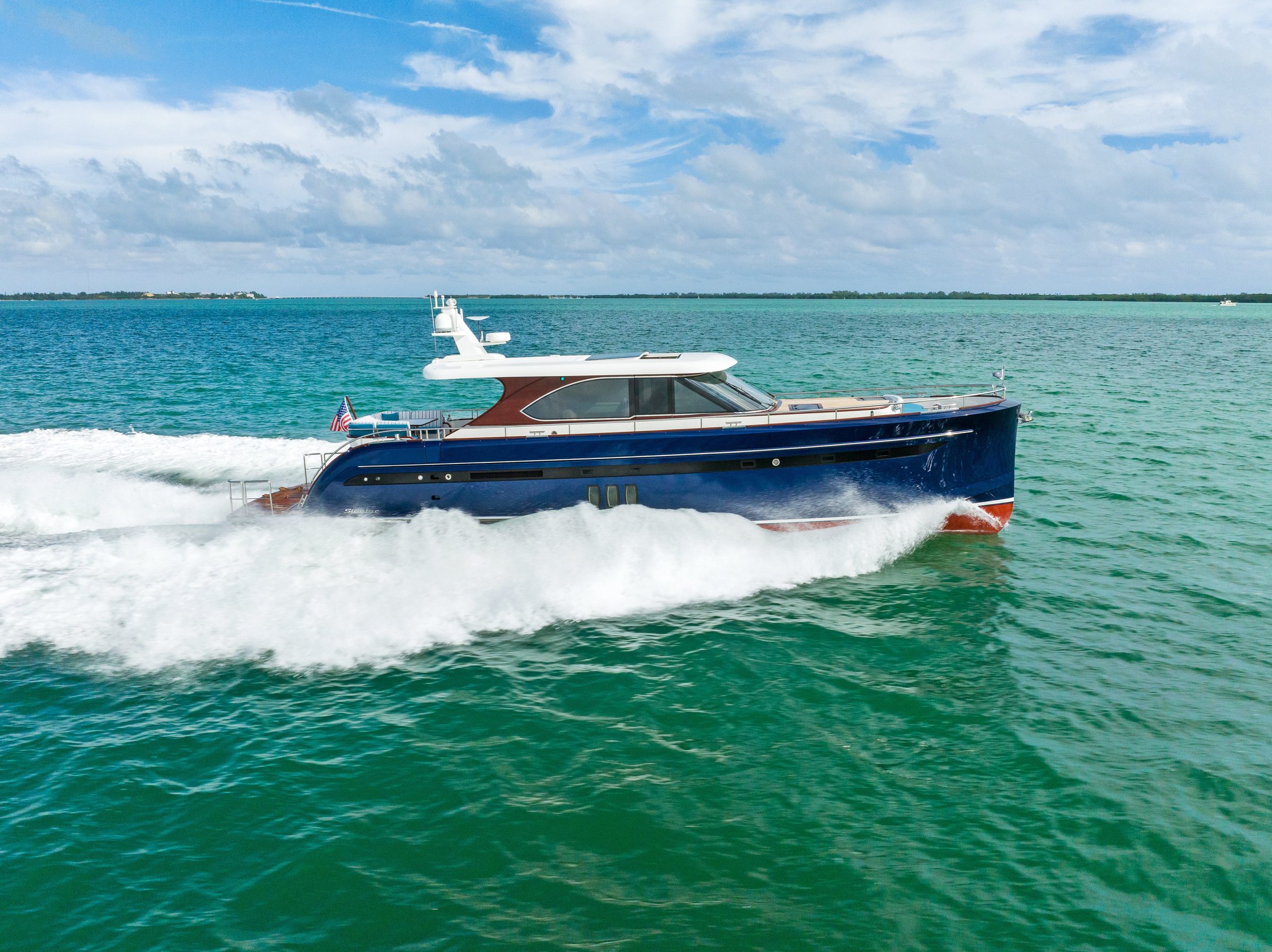 Steeler 60S motor yacht exterior