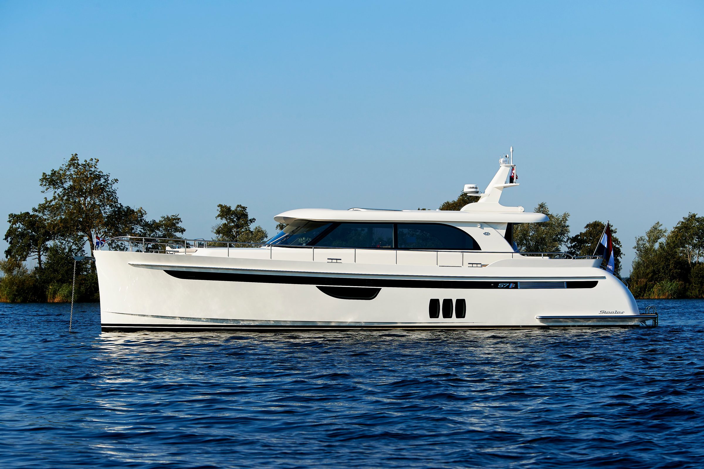 Steeler 57S Long Range motor yacht exterior