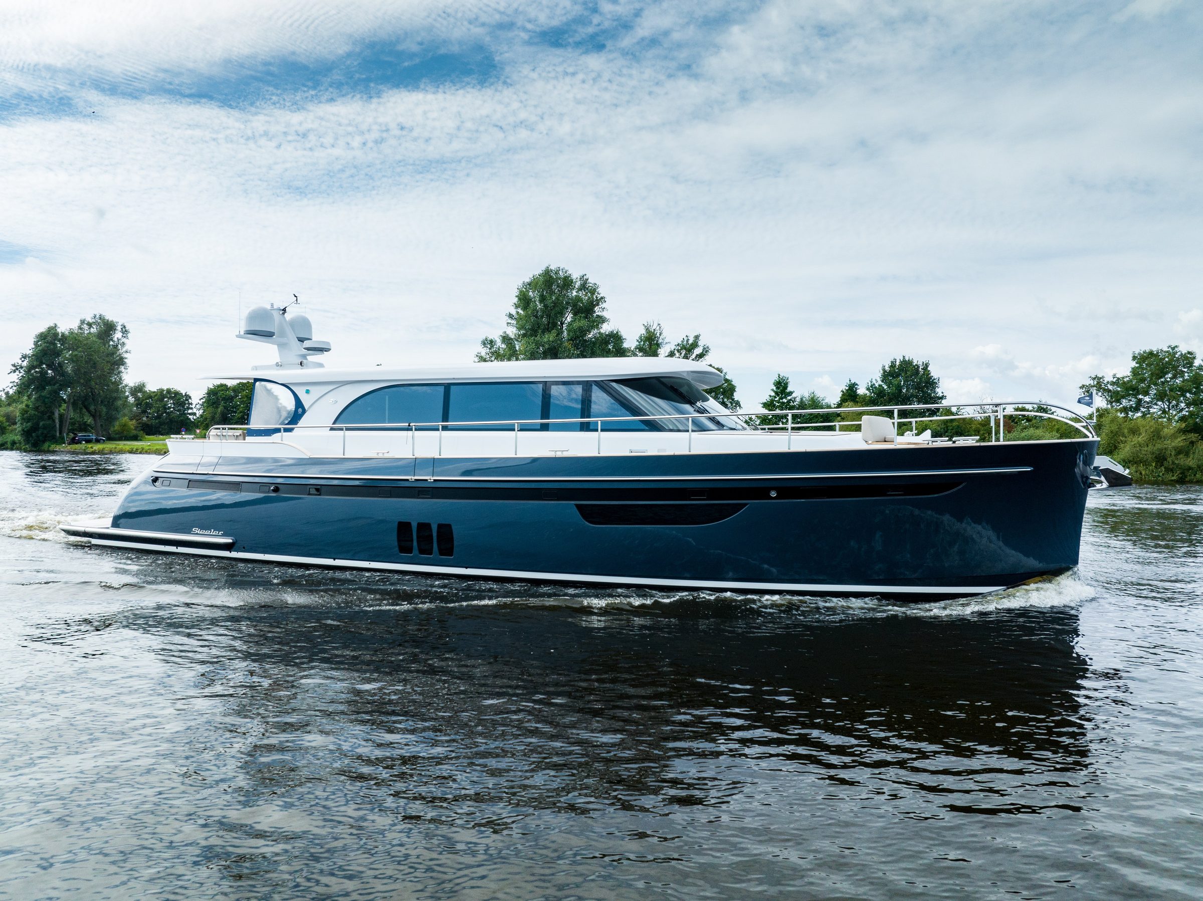 Steeler 65S Long Range motor yacht exterior