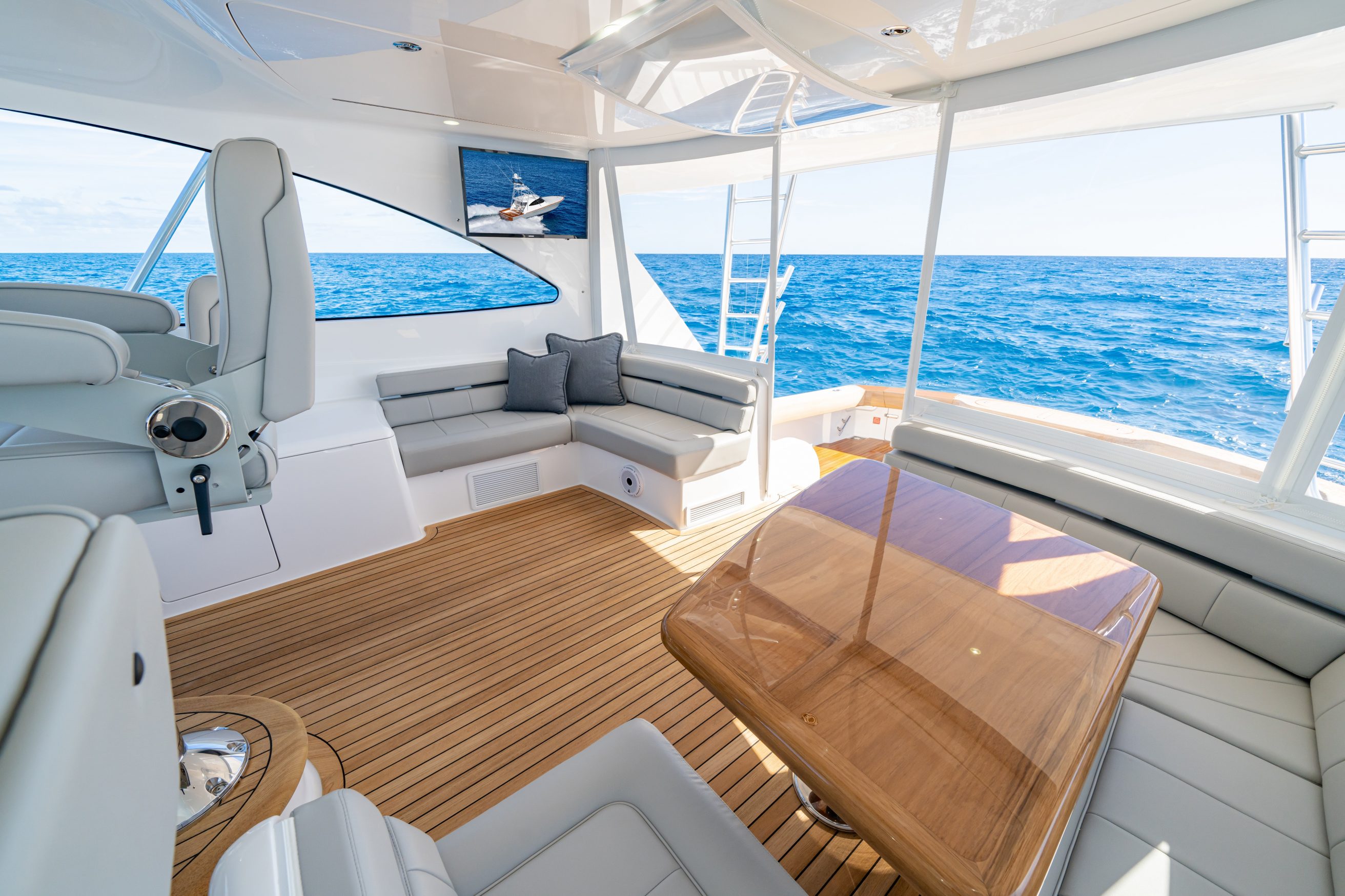 Viking Sport Yacht 54 ST | HMY Yachts